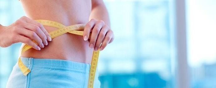 Messung des Gewichtsverlusts mit Hilfe spezieller Bauchübungen